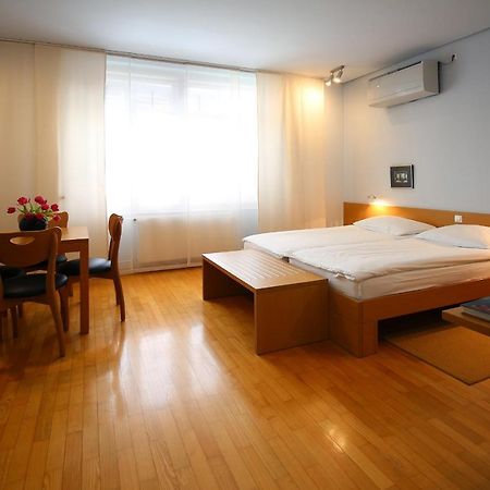 Apartments Villa Boltez クラーニ エクステリア 写真