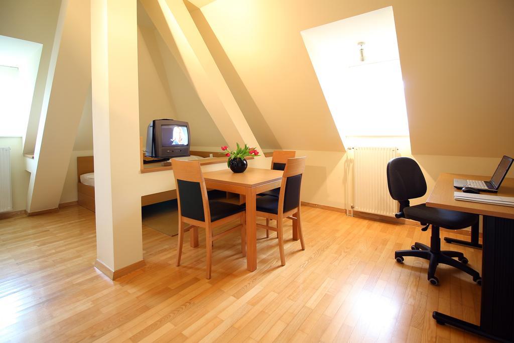 Apartments Villa Boltez クラーニ 部屋 写真