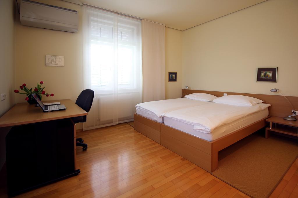 Apartments Villa Boltez クラーニ 部屋 写真