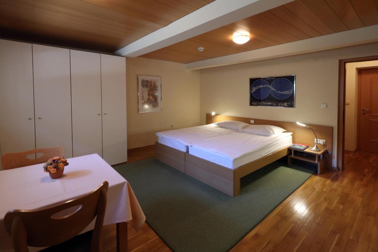 Apartments Villa Boltez クラーニ エクステリア 写真