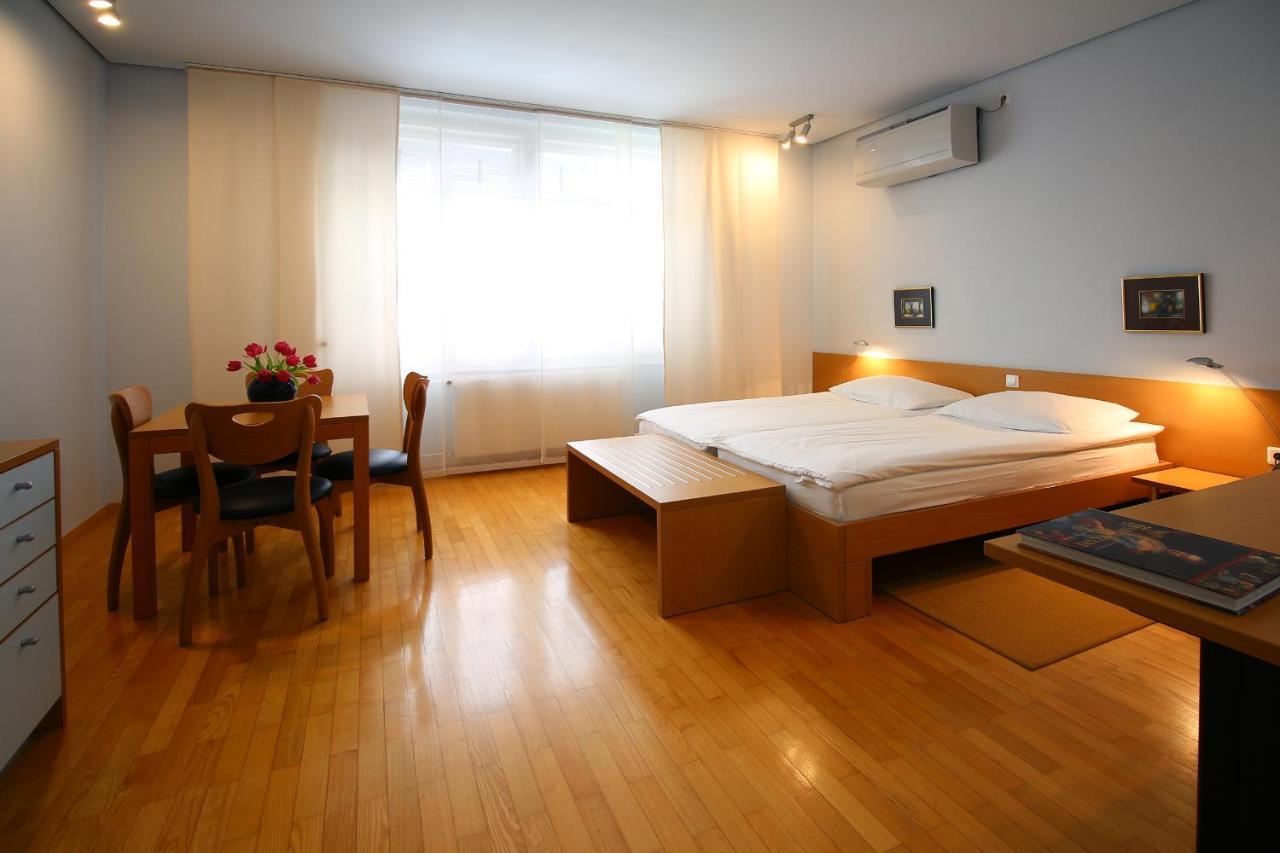 Apartments Villa Boltez クラーニ エクステリア 写真