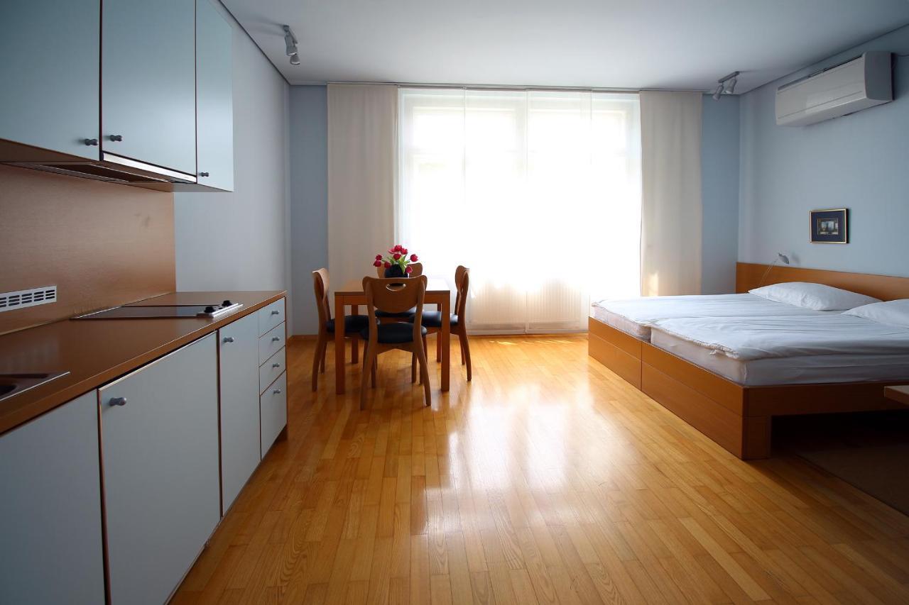 Apartments Villa Boltez クラーニ エクステリア 写真